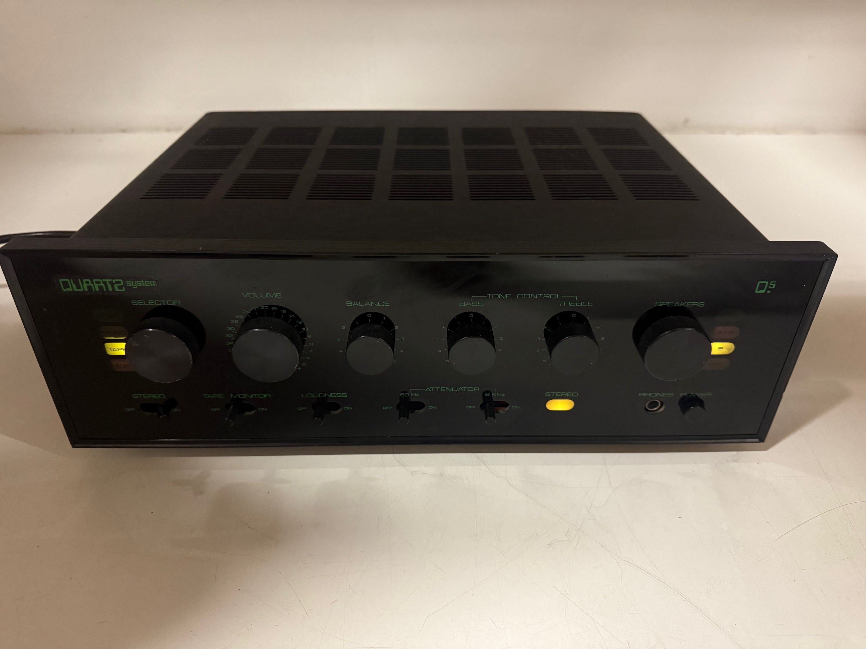 Quartz systems Q5 Stereo Integrated Amplifier - Serviced